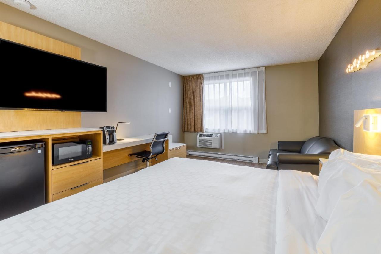 Clarion Pointe Quebec Airport Hotel Exterior photo