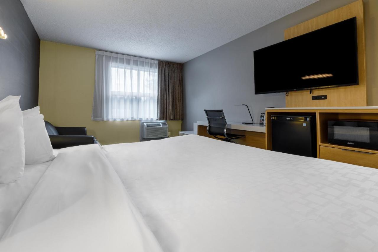 Clarion Pointe Quebec Airport Hotel Exterior photo