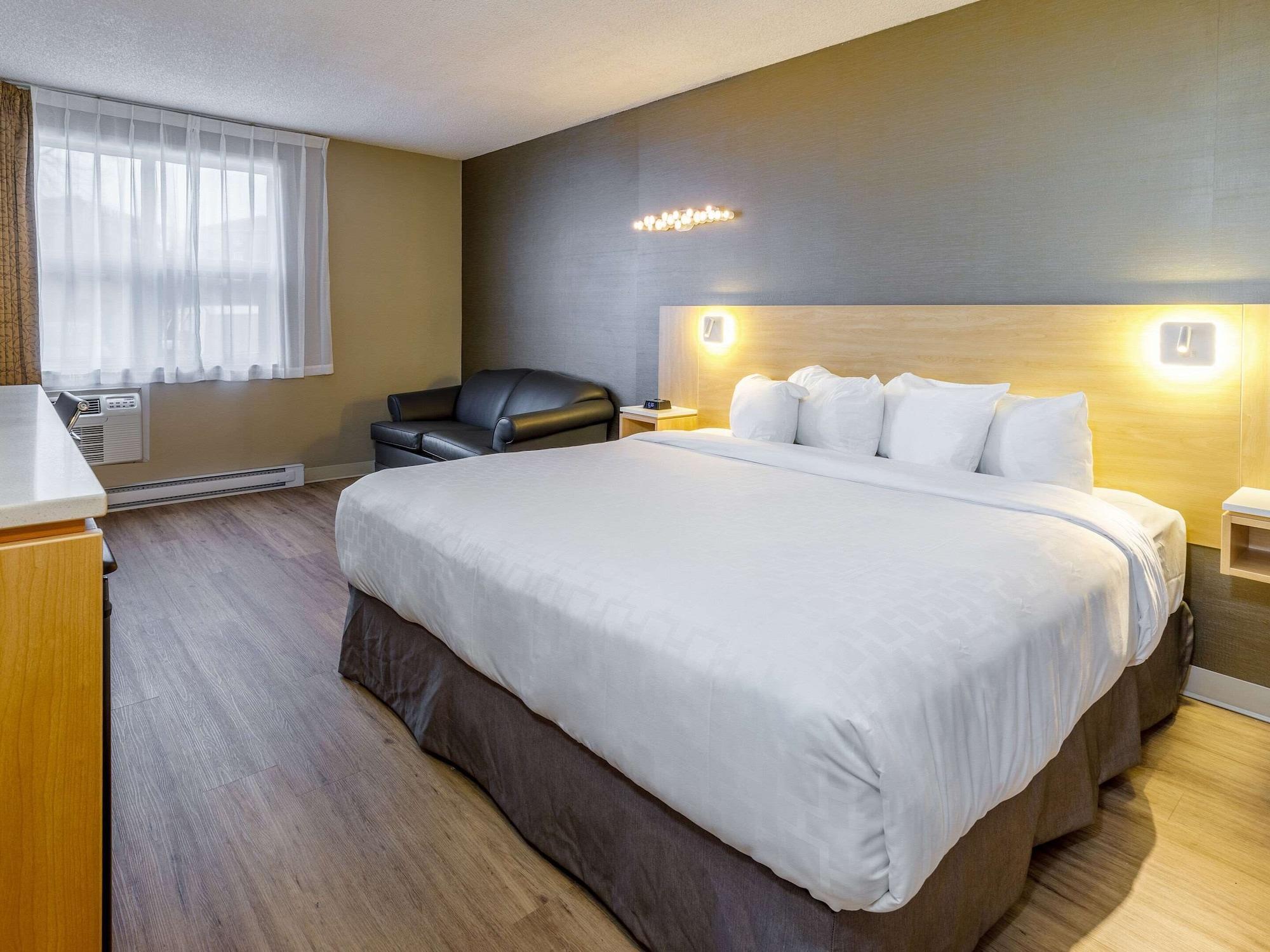 Clarion Pointe Quebec Airport Hotel Exterior photo