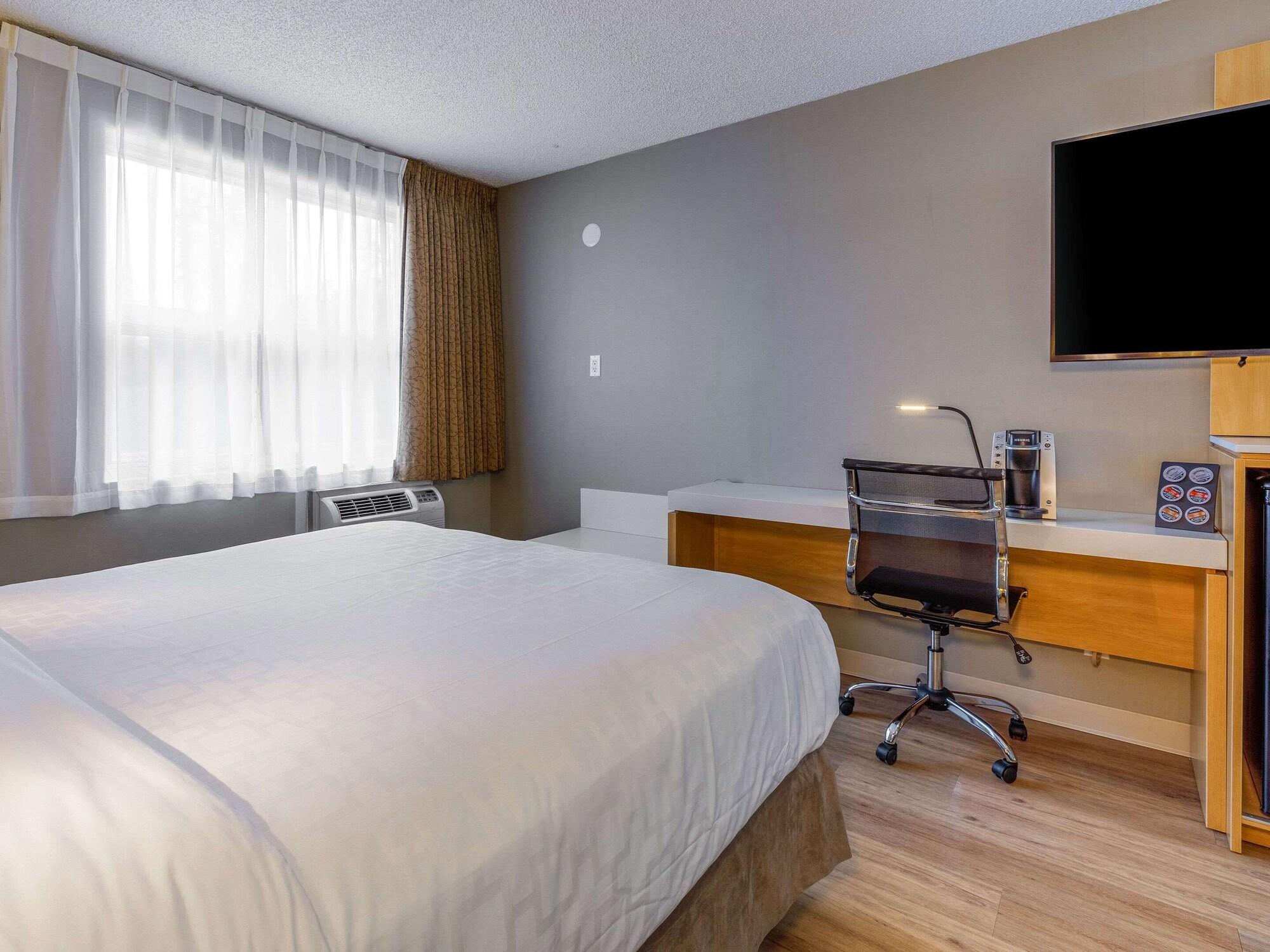Clarion Pointe Quebec Airport Hotel Exterior photo