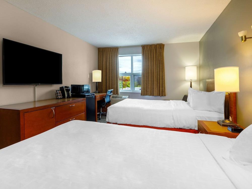 Clarion Pointe Quebec Airport Hotel Exterior photo