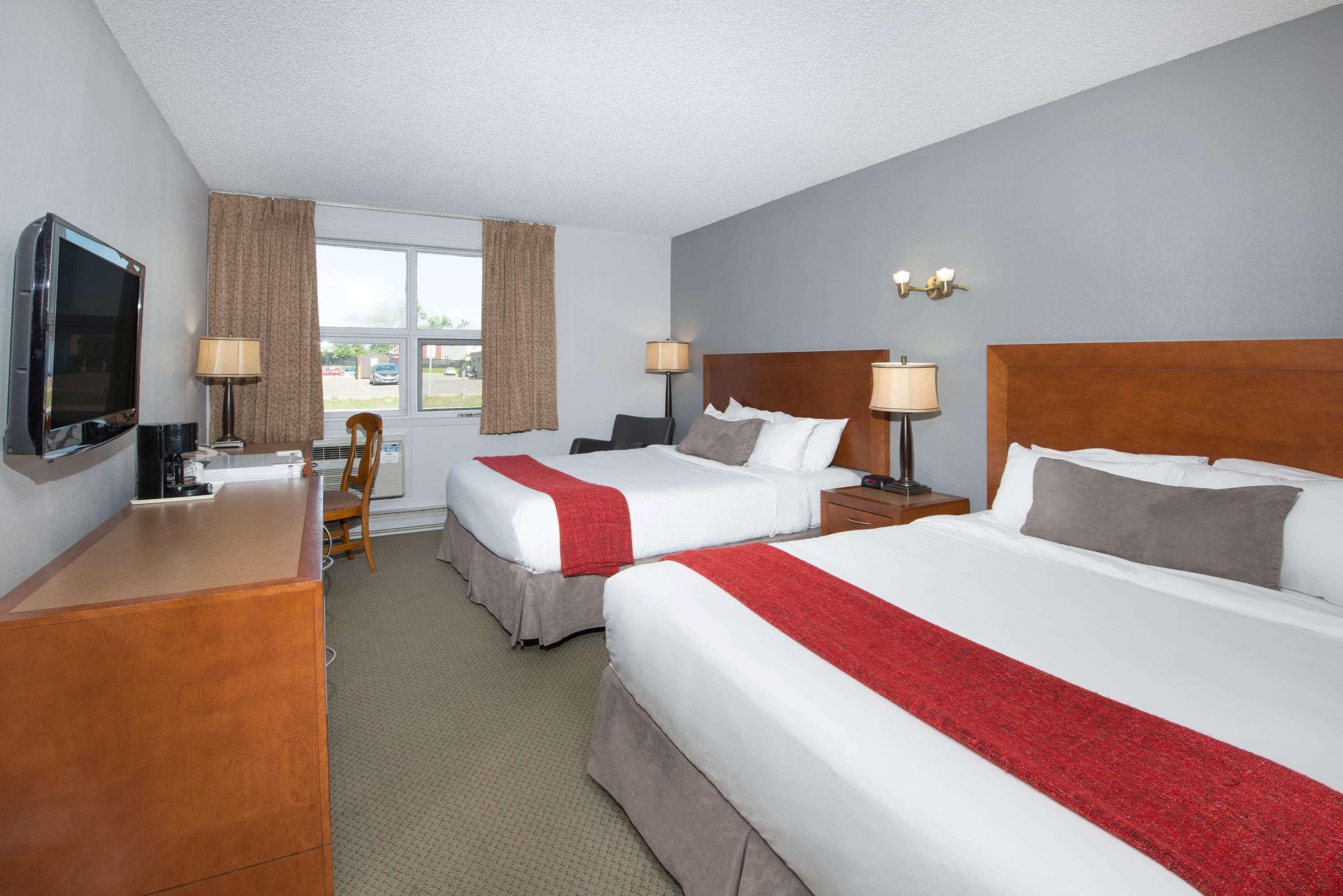 Clarion Pointe Quebec Airport Hotel Exterior photo