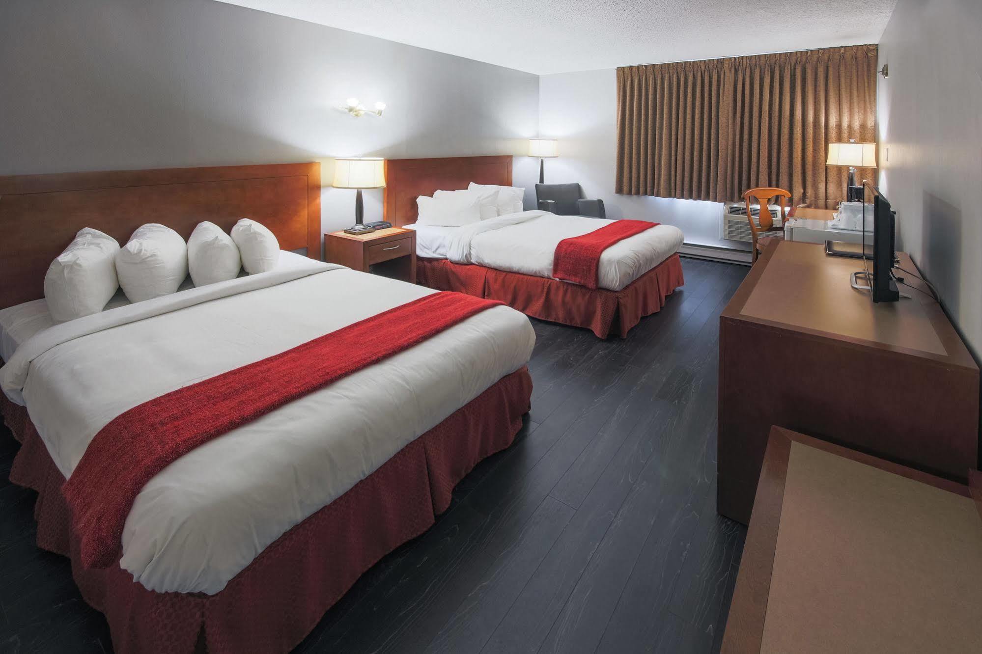 Clarion Pointe Quebec Airport Hotel Exterior photo